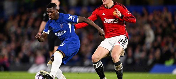 半岛体育入口-包含曼联主场输给切尔西，欧战资格岌岌可危的词条