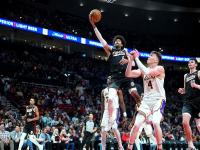 湖人主场艰难战胜马刺，稳步前进季后赛的简单介绍