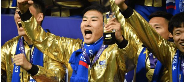 半岛体育在线登录-上海申花队员表现出色，赢得球迷赞誉