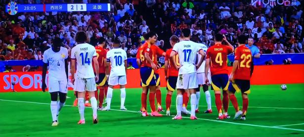 半岛体育在线-欧洲杯赛事火爆展开，球迷热情高涨的简单介绍