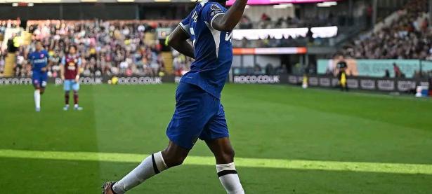 半岛体育注册-关于切尔西客场战平伯恩利，保持不败战绩的信息