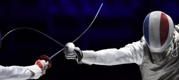 半岛体育在线-乌克兰击剑选手在比赛中夺冠