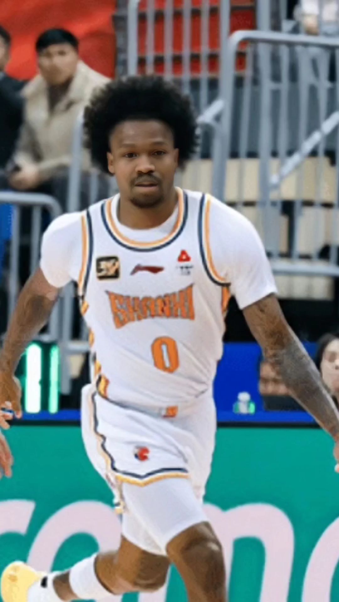 山西男篮客场大胜,表现抢眼 山西男篮客场大胜,表现抢眼