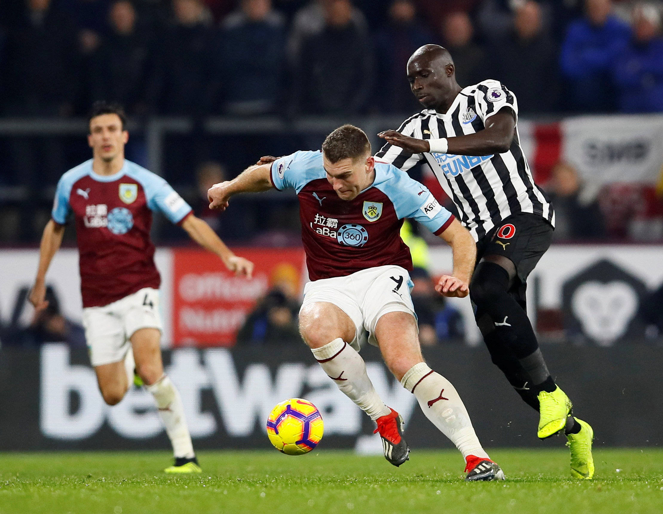 包含谢周三客场胜出--冲击英冠升级资格的词条 包含谢周三客场胜出--冲击英冠升级资格的词条