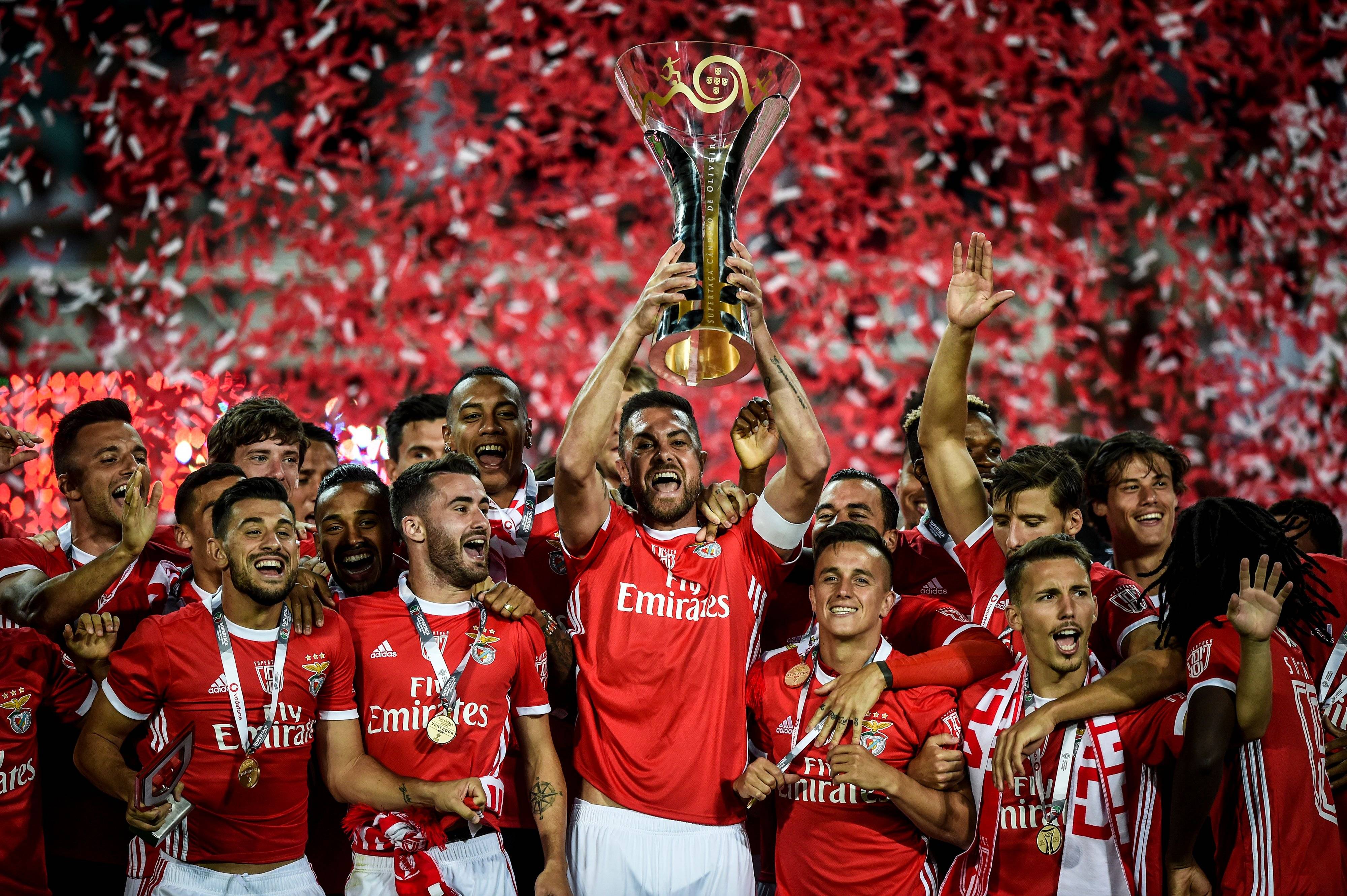 克罗地亚队在比赛中展现出强大的团队凝聚力 克罗地亚队在比赛中展现出强大的团队凝聚力