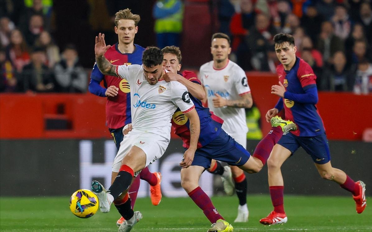 塞维利亚中场控制力强,击败对手 塞维利亚中场控制力强,击败对手