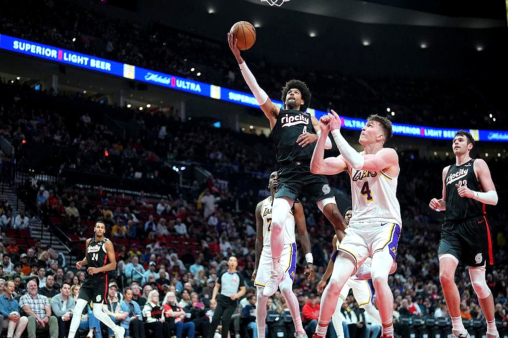 湖人主场艰难战胜马刺,稳步前进季后赛的简单介绍 湖人主场艰难战胜马刺,稳步前进季后赛的简单介绍