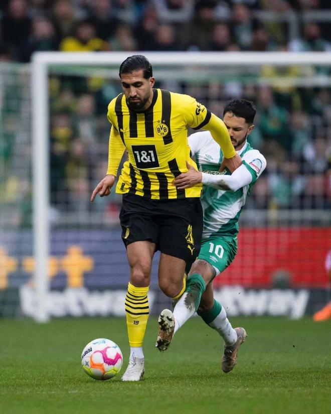 多特蒙德取得连胜,战绩迅速攀升至德甲前列 多特蒙德取得连胜,战绩迅速攀升至德甲前列