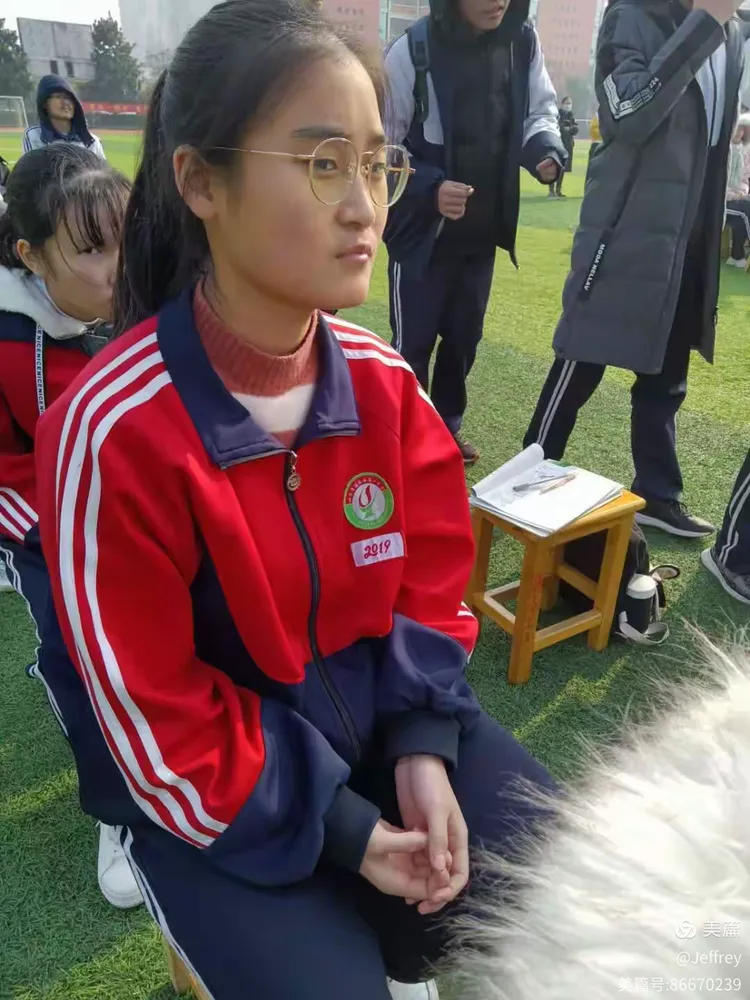 战斗不懈,赛场上擎旗振旗斗志昂扬的简单介绍 战斗不懈,赛场上擎旗振旗斗志昂扬的简单介绍