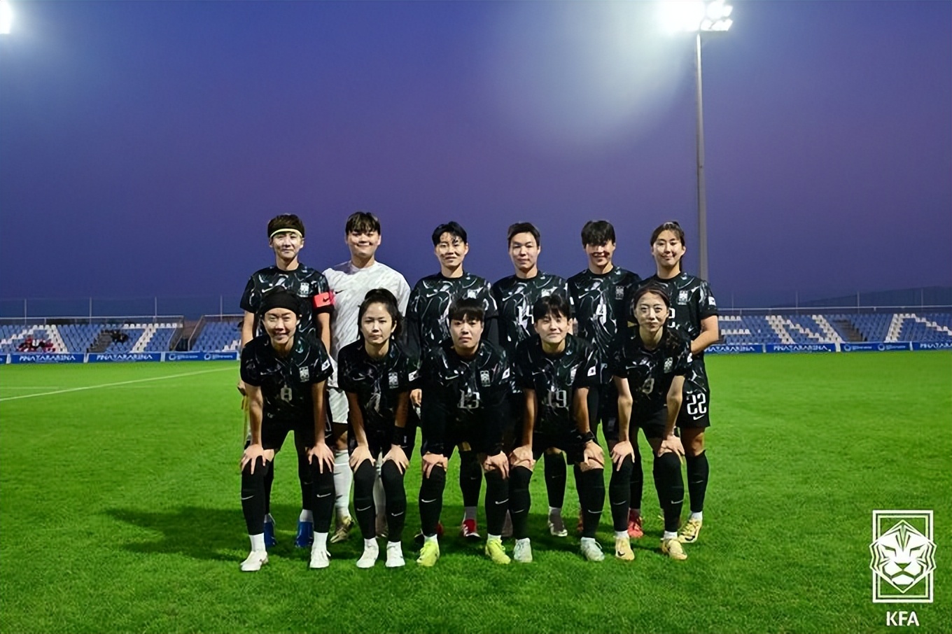 韩国女足队在比赛中积极表现 韩国女足队在比赛中积极表现