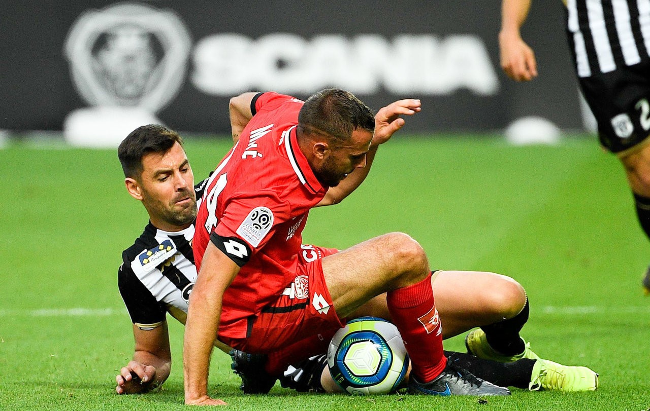 亚眠客场击败卡昂,取得宝贵三分 亚眠客场击败卡昂,取得宝贵三分