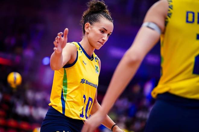 关于巴西排球队连胜三场晋级强八强的信息 关于巴西排球队连胜三场晋级强八强的信息