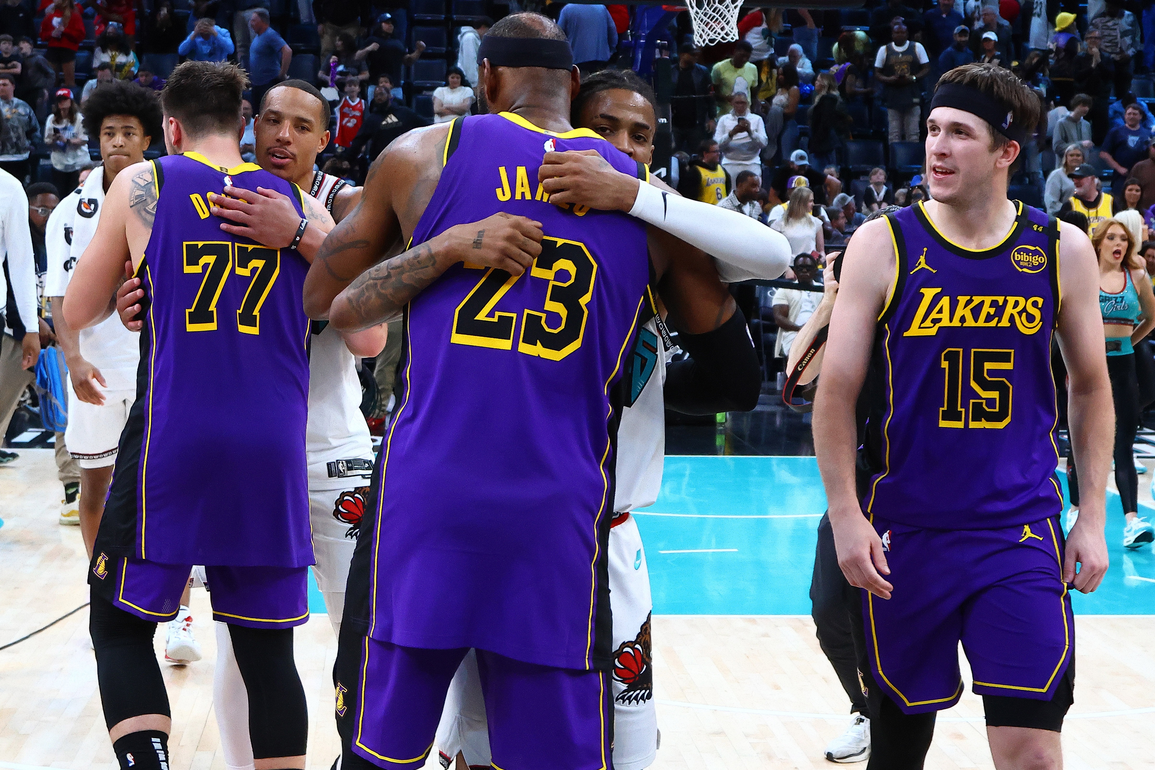 灰熊横扫开拓者,取得三连胜 灰熊横扫开拓者,取得三连胜