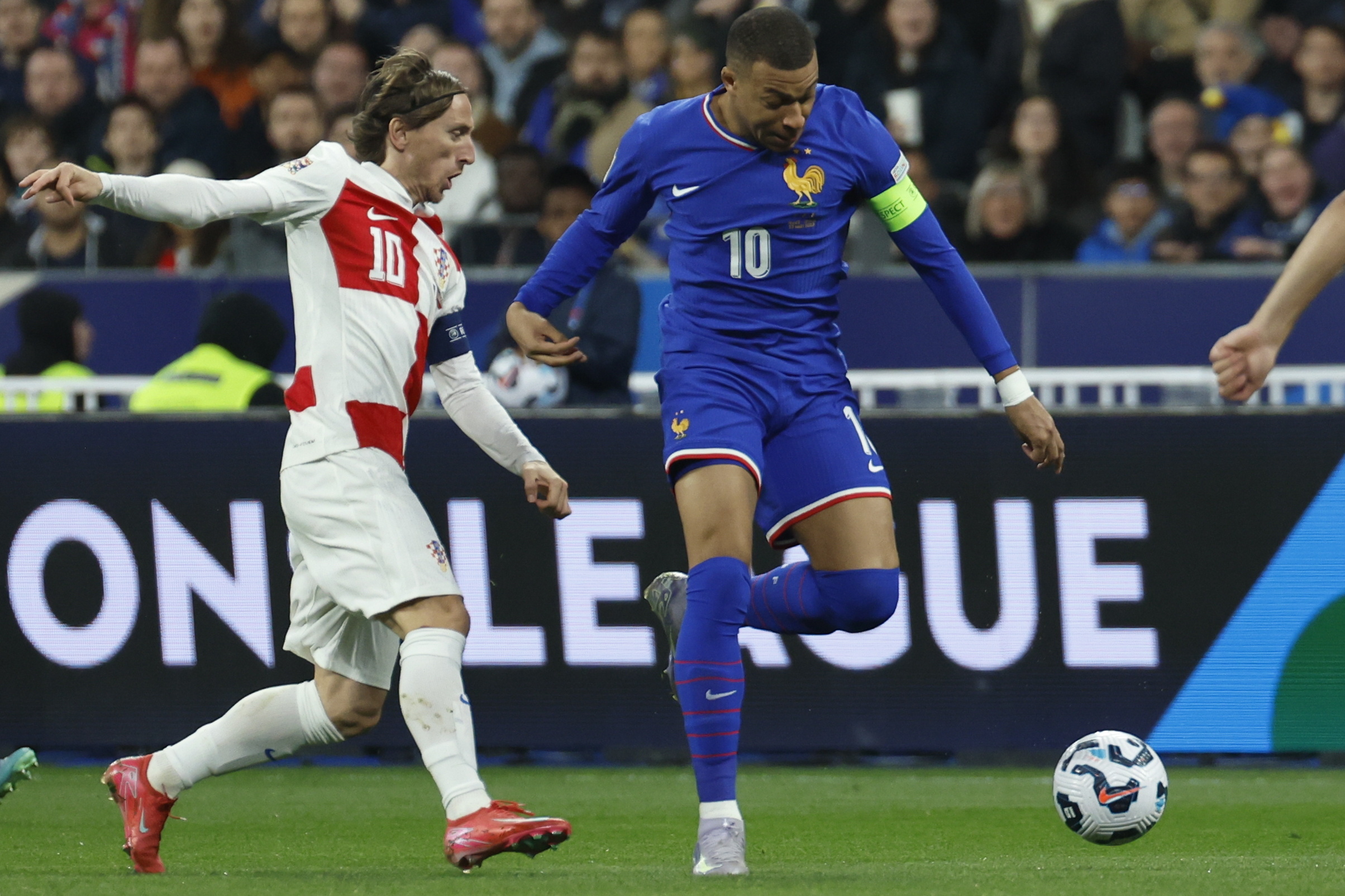 巴黎主力中场加盟国家队，备战国际赛事的简单介绍